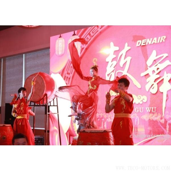 【壓縮機】“品牌路 重啟航 共奮發(fā)”德耐爾2018年新春晚會成功舉行 行業(yè)資訊 第2張 【壓縮機】“品牌路 重啟航 共奮發(fā)”德耐爾2018年新春晚會成功舉行 - TECO東元電機 | 變頻器·伺服電機·減速機·電機解決方案