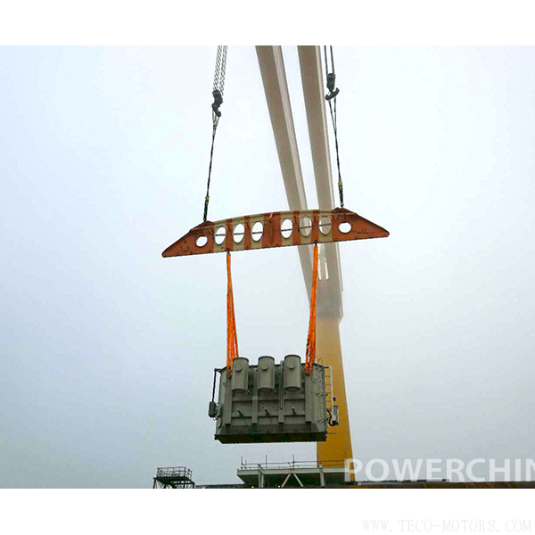 【電廠】國(guó)電投大豐H3 #300兆瓦海上升壓站項(xiàng)目1號(hào)變壓器順利吊裝就位